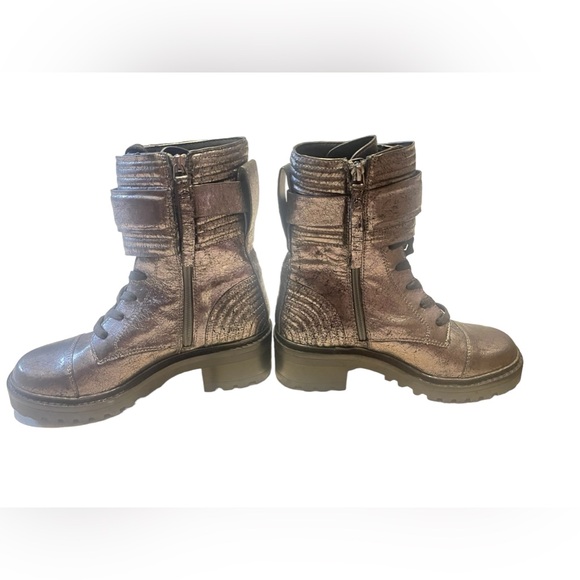 💚💜💚🌼NEW DKNY Women's Basia Buckled Quilted Lug Sole Combat Boots Gunmetal - Picture 5 of 5